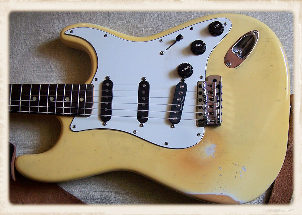 1557495220_WhiteStrato05.thumb.jpg.e1f380cd2f9afb26bbc74a52879c5190.jpg