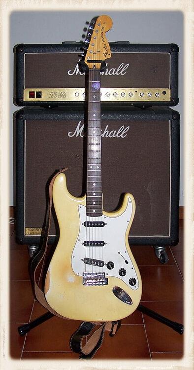 2113944500_WhiteStrato06.thumb.jpg.855dad81f79d0feee81376ee8900f1cf.jpg
